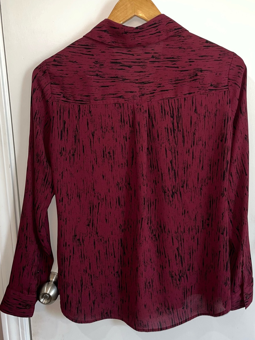 EUC EXPRESS Portofino Magenta Button-Front Blouse with Black Brushstroke Print - Picture 5 of 7